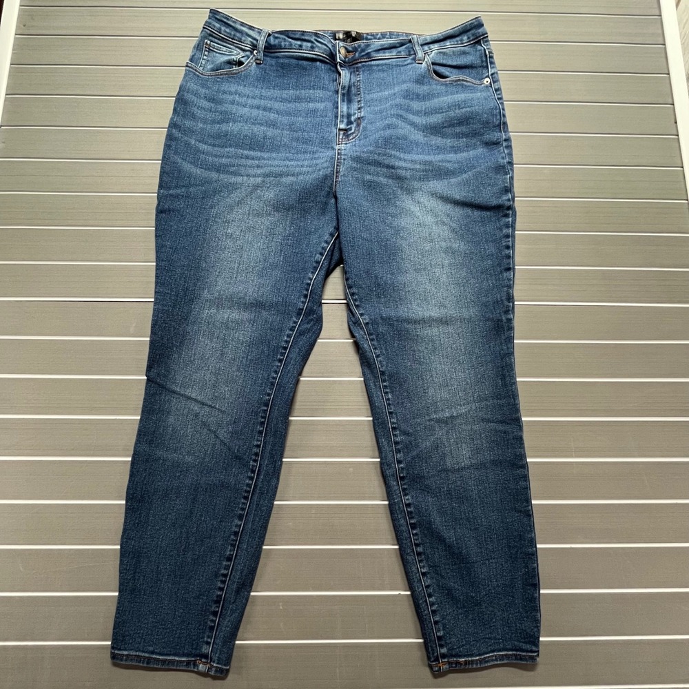 Daily Thread Women's 20W Blue Wash Stretch Denim Cropped Jeans